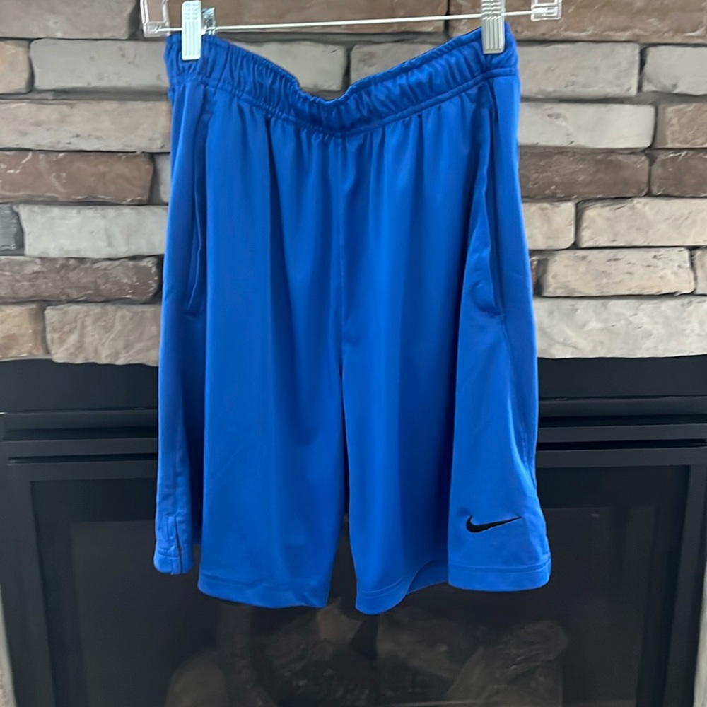 Nike men’s medium dry-fit workout short.
